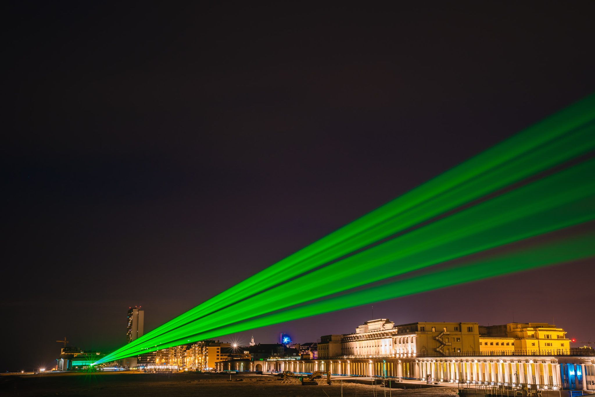 spy-the-crystal-ship-by-night-oostende-streetart-2-nick-decombel